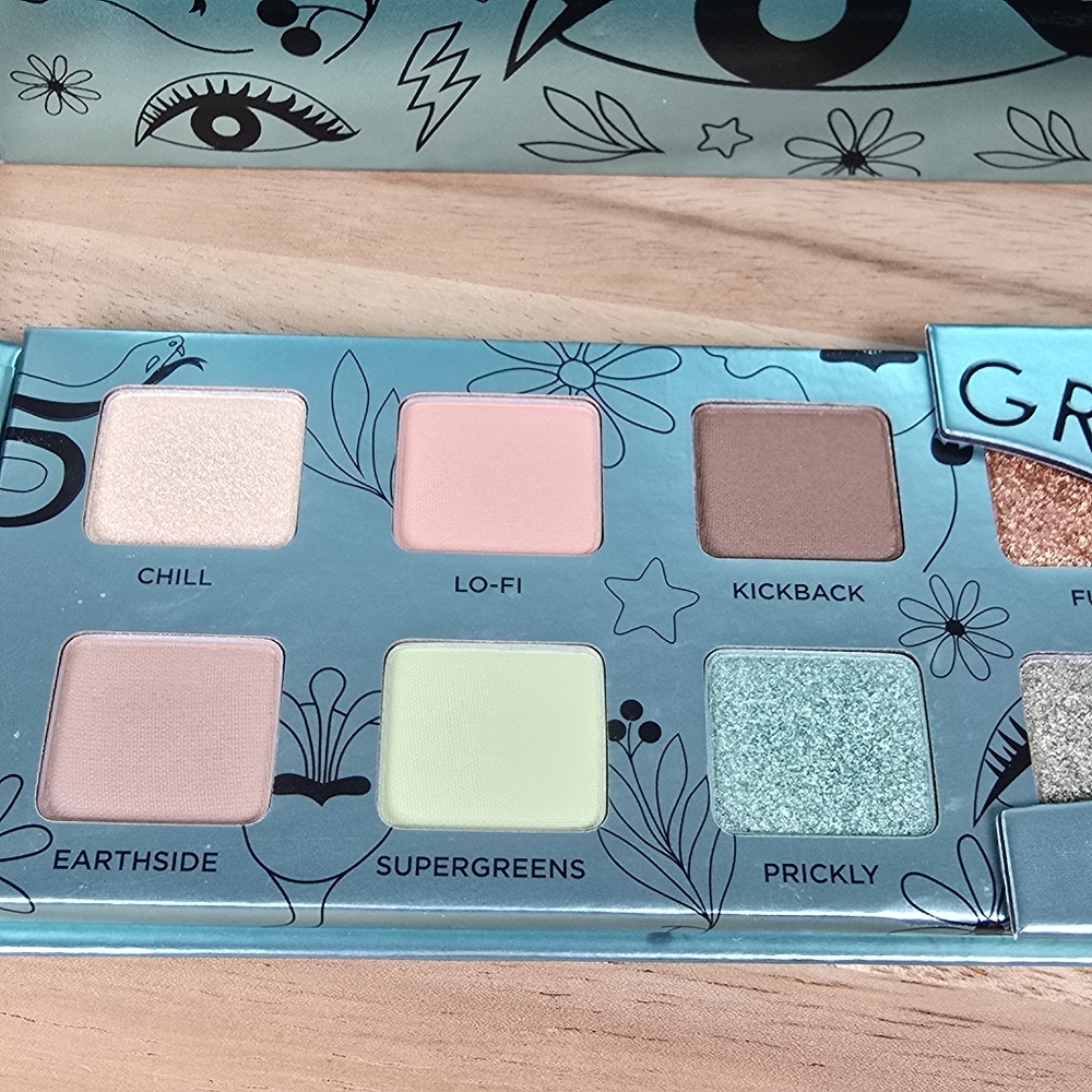 Urban Decay Wild Greens Eye Shadow Makeup Palette Vegan Formula Full Size New - Picture 9 of 16
